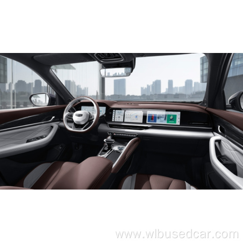 New four-wheel drive petrol car Geely Monjaro silver